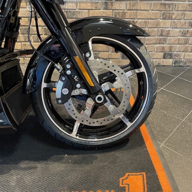 2025 Street Glide (FLHX) - Photo 5