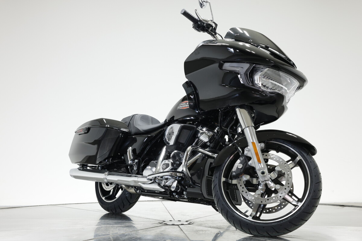 2025 Harley-Davidson FLTRX Road Glide in Vivid Black - Photo 3