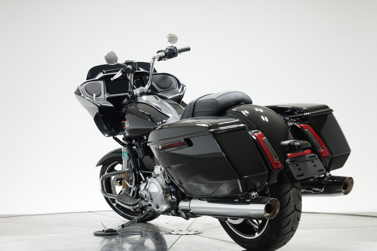 2025 Harley-Davidson FLTRX Road Glide in Vivid Black - Photo 10