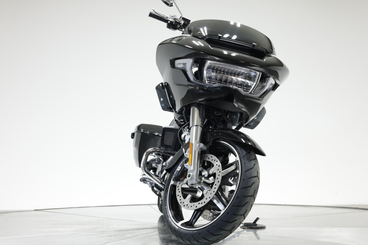 2025 Harley-Davidson FLTRX Road Glide in Vivid Black - Photo 4