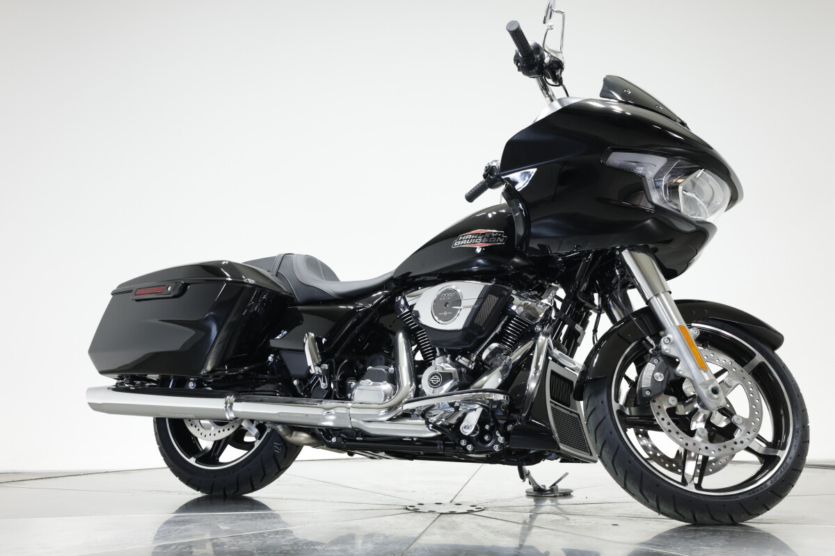 2025 Harley-Davidson FLTRX Road Glide in Vivid Black - Photo 2