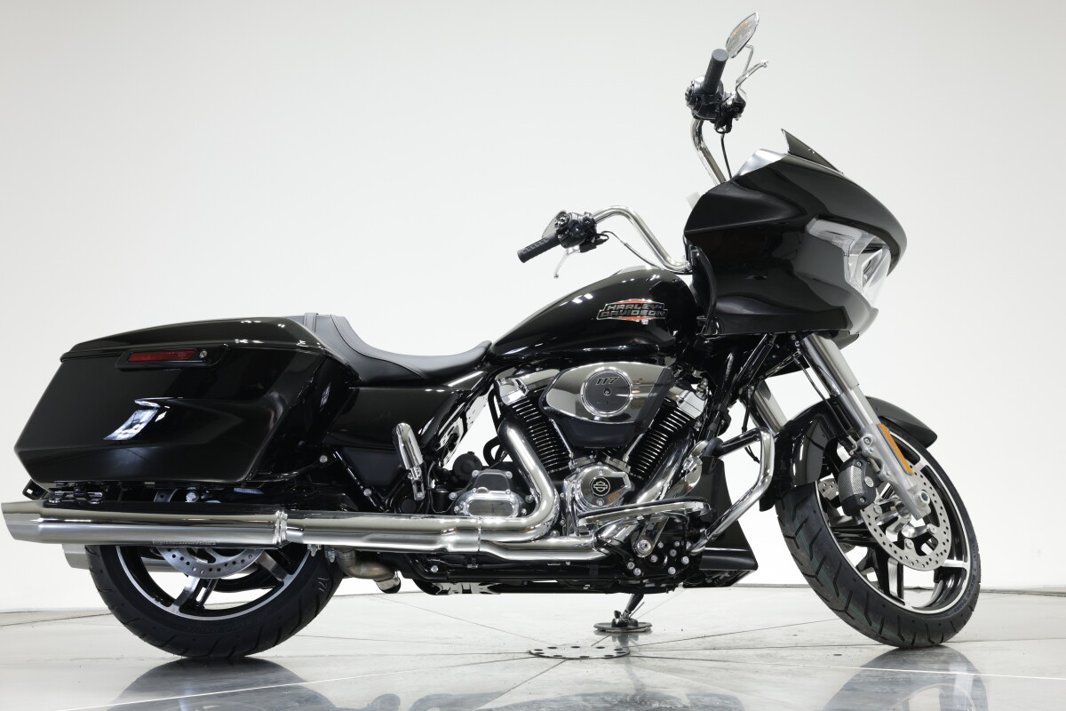 2025 Harley-Davidson FLTRX Road Glide in Vivid Black