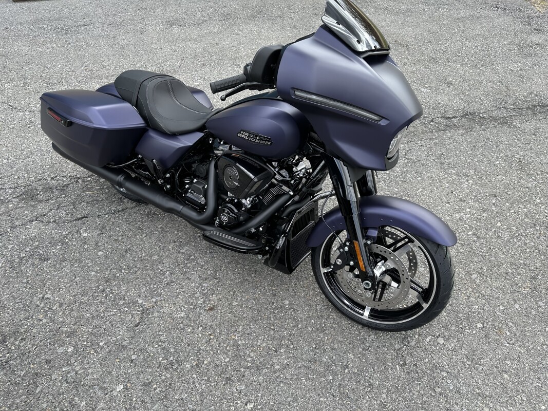 2025 Harley-Davidson® Street Glide™ Purple Abyss Denim - Black