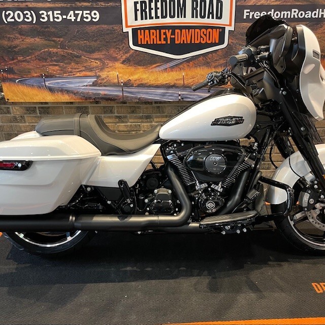 2025 Street Glide (FLHX) - Photo 6
