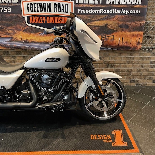 2025 Street Glide (FLHX) - Photo 5