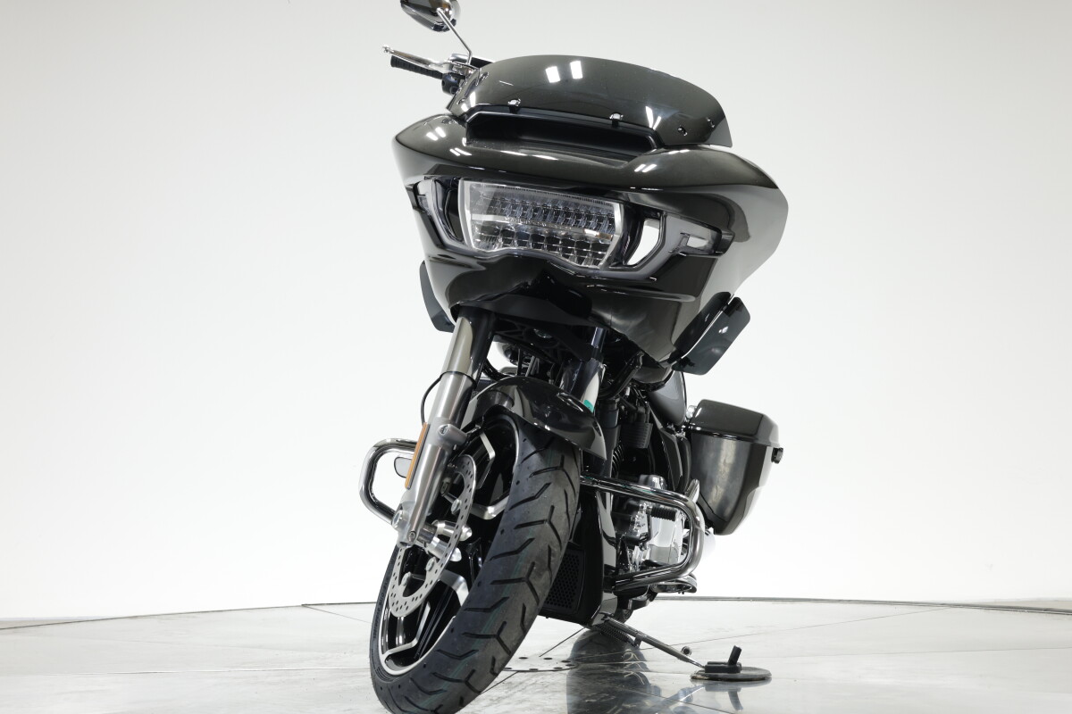 2025 Harley-Davidson FLTRX Road Glide in Vivid Black - Photo 5