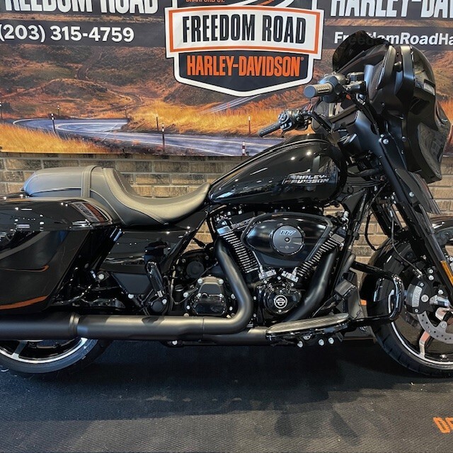 2025 Street Glide (FLHX) - Photo 7