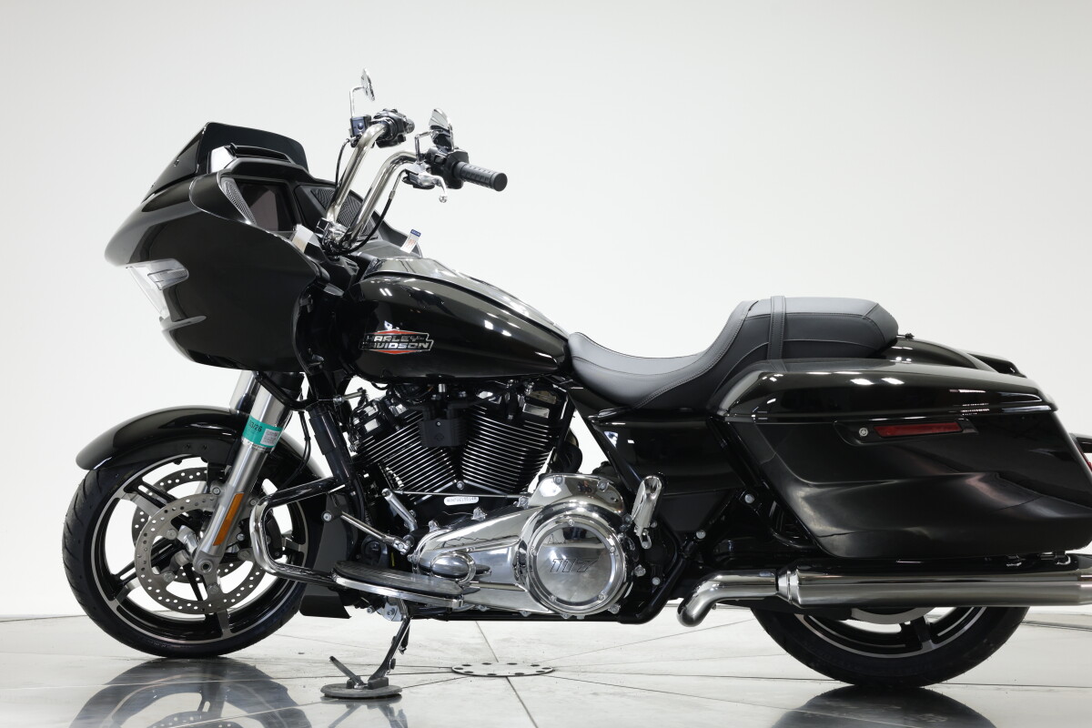 2025 Harley-Davidson FLTRX Road Glide in Vivid Black - Photo 8