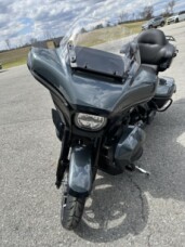2025 Harley-Davidson<sup>®</sup> Street Glide® Ultra Iron Horse Metallic / Vivid Black - Black Finis thumb 3
