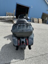 2025 Harley-Davidson<sup>®</sup> Street Glide® Ultra Iron Horse Metallic / Vivid Black - Black Finis thumb 1
