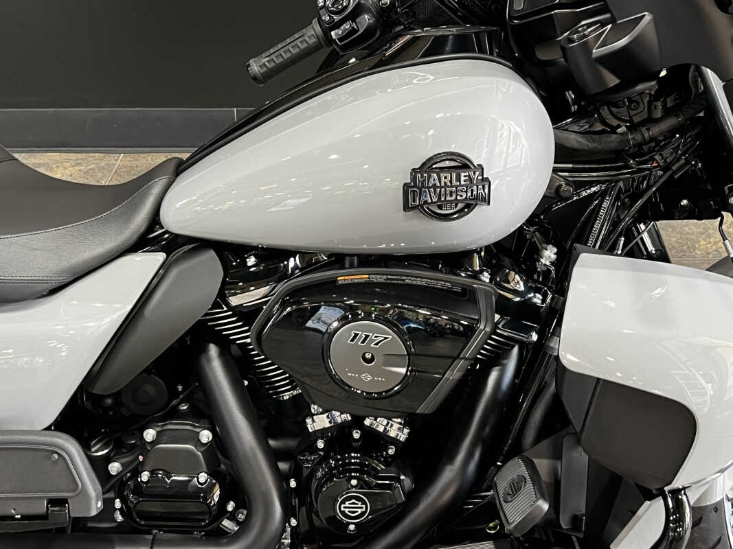 2025 Harley-Davidson Street Glide Ultra Billiard Gray - Black Finish - Photo 5