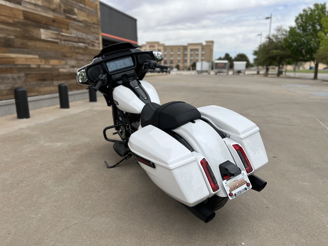2025 Harley-Davidson Street Glide White Onyx Pearl - Black Finish - Photo 6