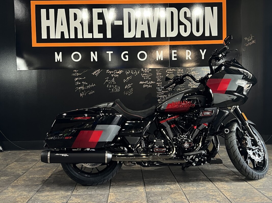 2025 Harley-Davidson CVO Road Glide ST Hot Lap