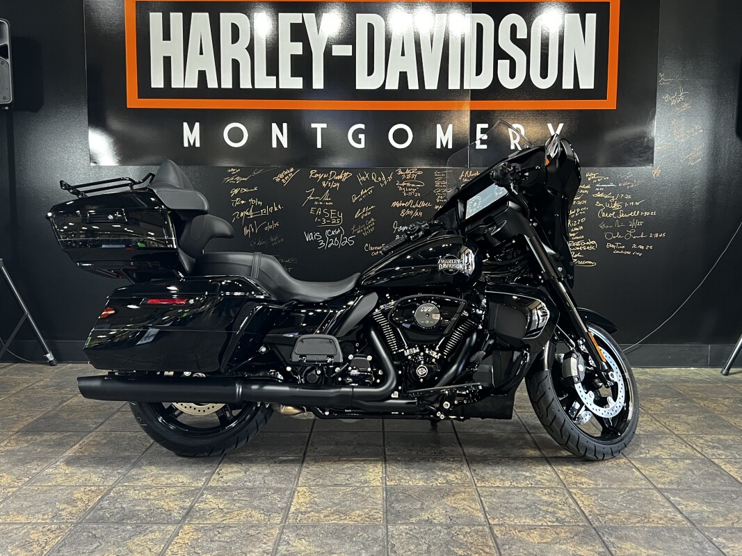 2025 Harley-Davidson Street Glide Ultra Vivid Black - Black Finish