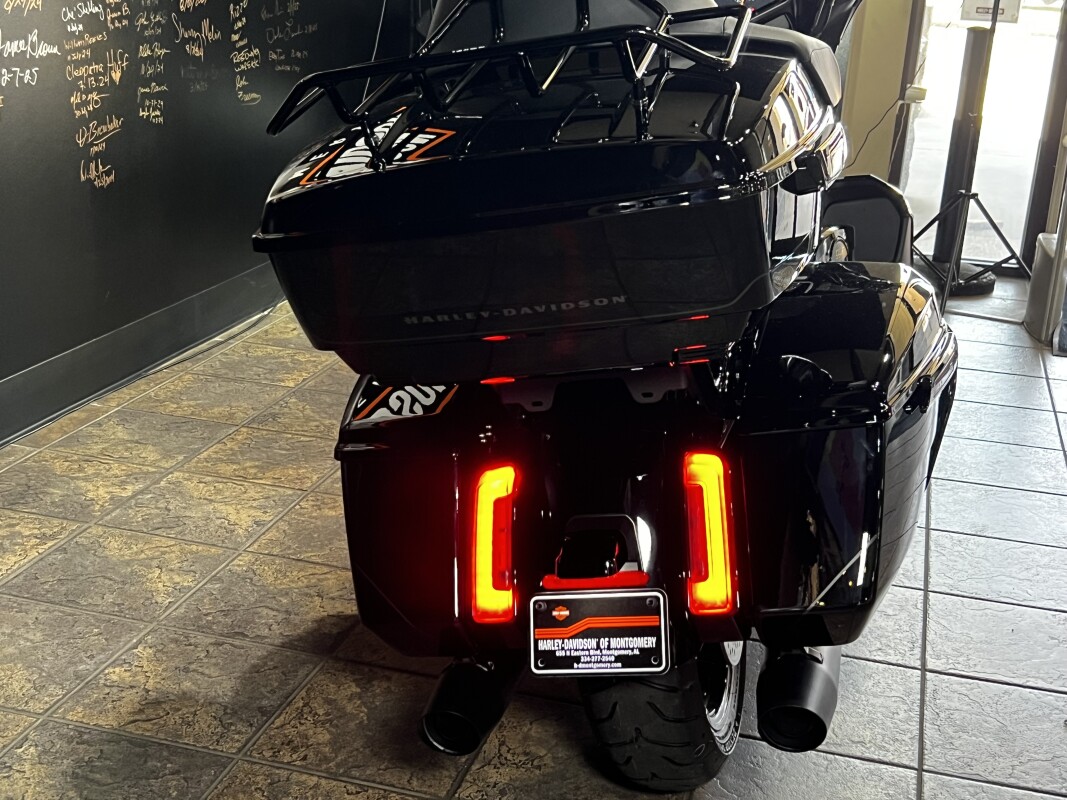 2025 Harley-Davidson Street Glide Ultra Vivid Black - Black Finish - Photo 7