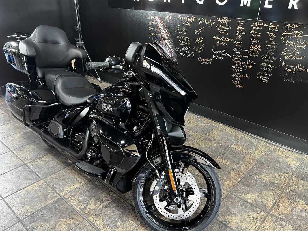 2025 Harley-Davidson Street Glide Ultra Vivid Black - Black Finish - Photo 2