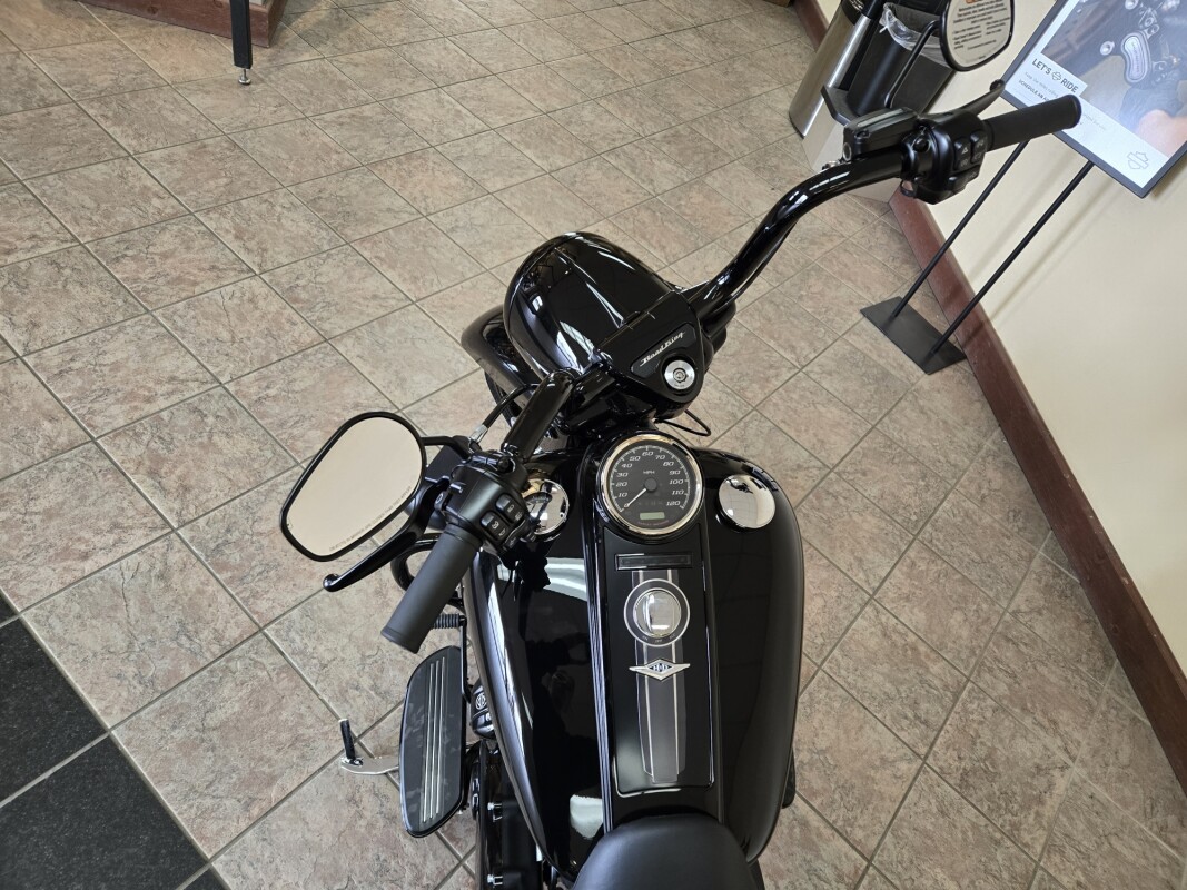 2025 Harley-Davidson Road King Special Vivid Black - Photo 4