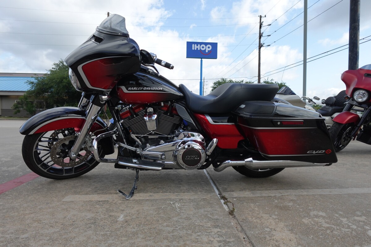 2021 Harley-Davidson CVO Street Glide FLHXSE - Photo 5