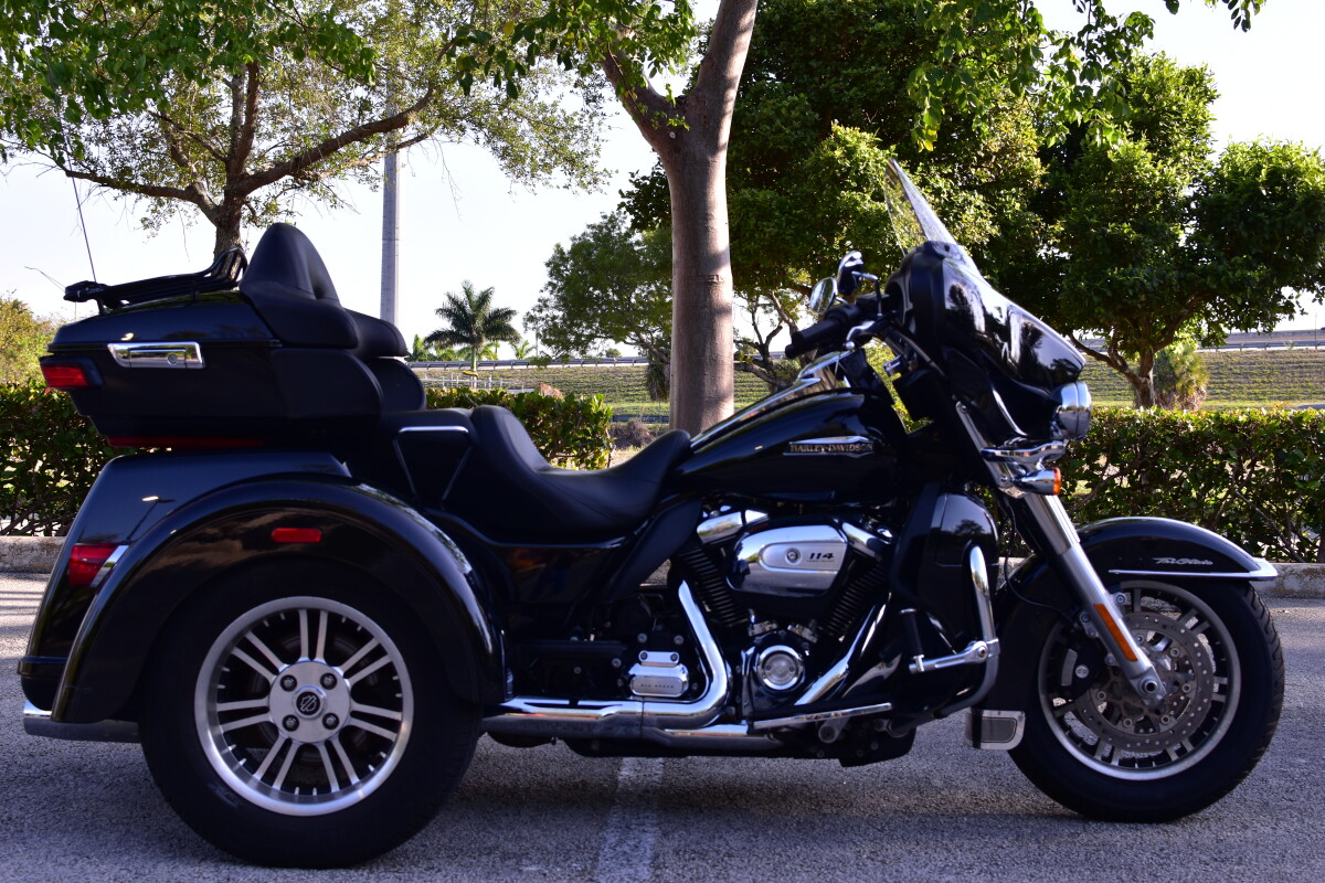 2019 Harley-Davidson® Tri Glide® Ultra FLHTCUTG | Alligator Alley