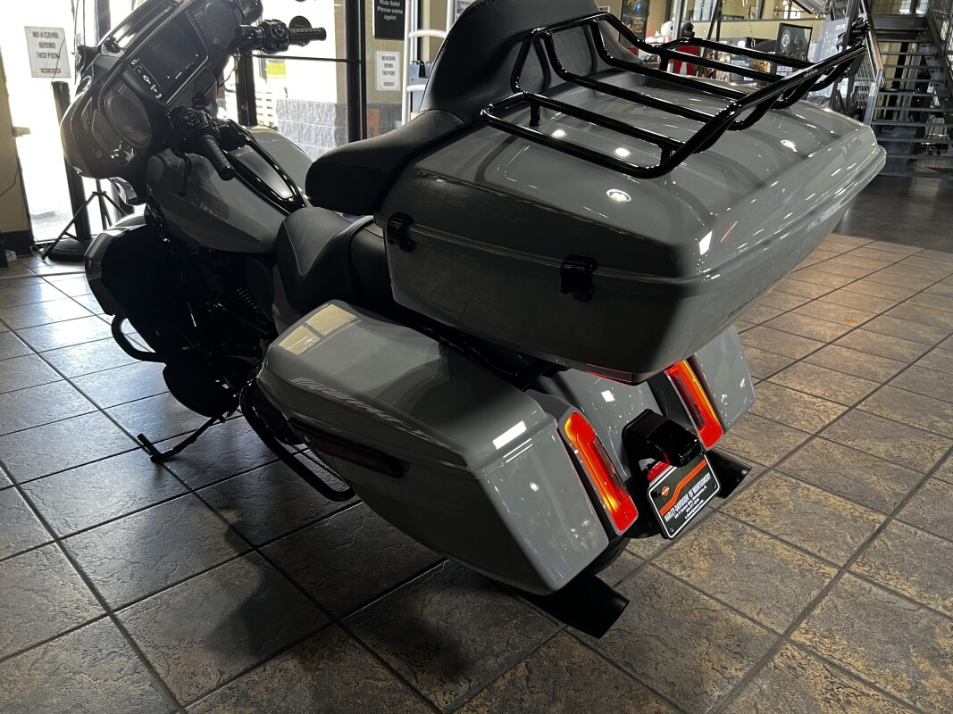 2025 Harley-Davidson Street Glide Ultra Billiard Gray - Black Finish - Photo 10