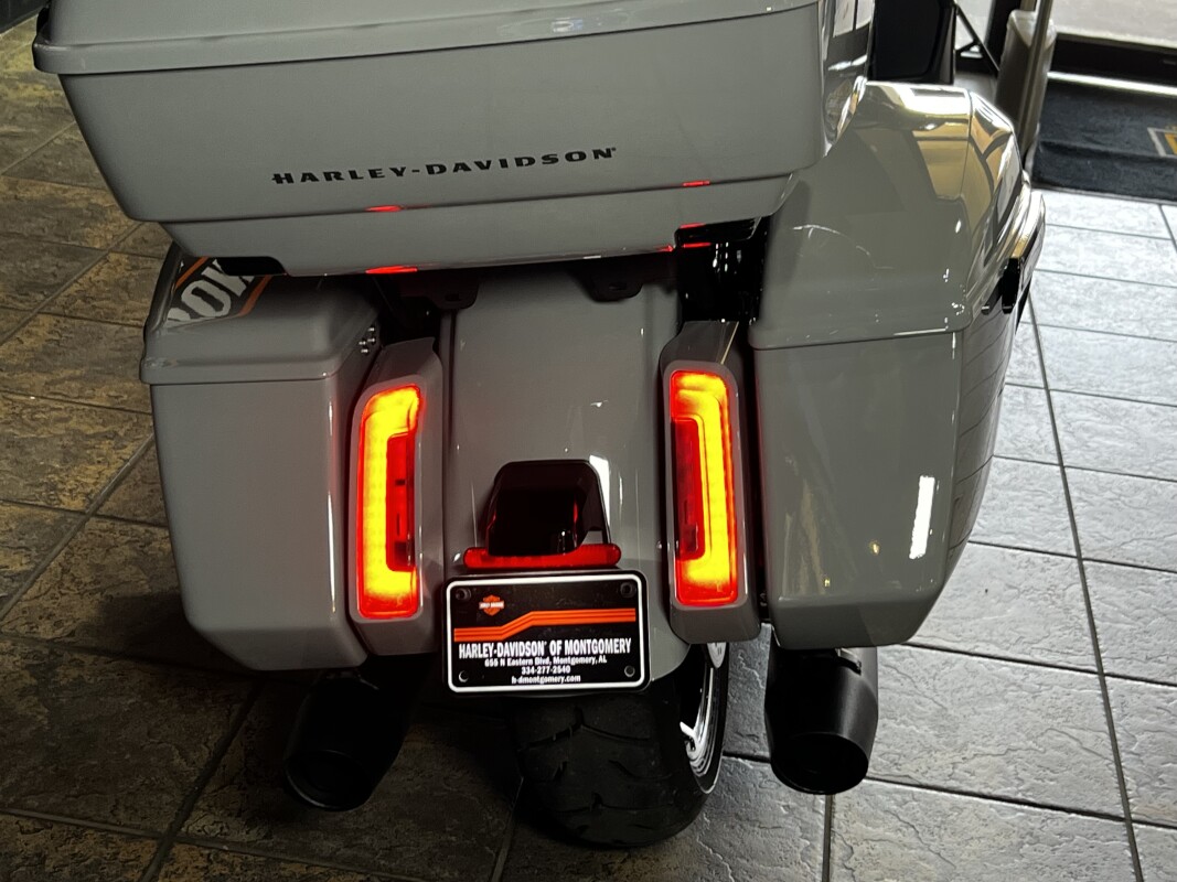 2025 Harley-Davidson Street Glide Ultra Billiard Gray - Black Finish - Photo 8