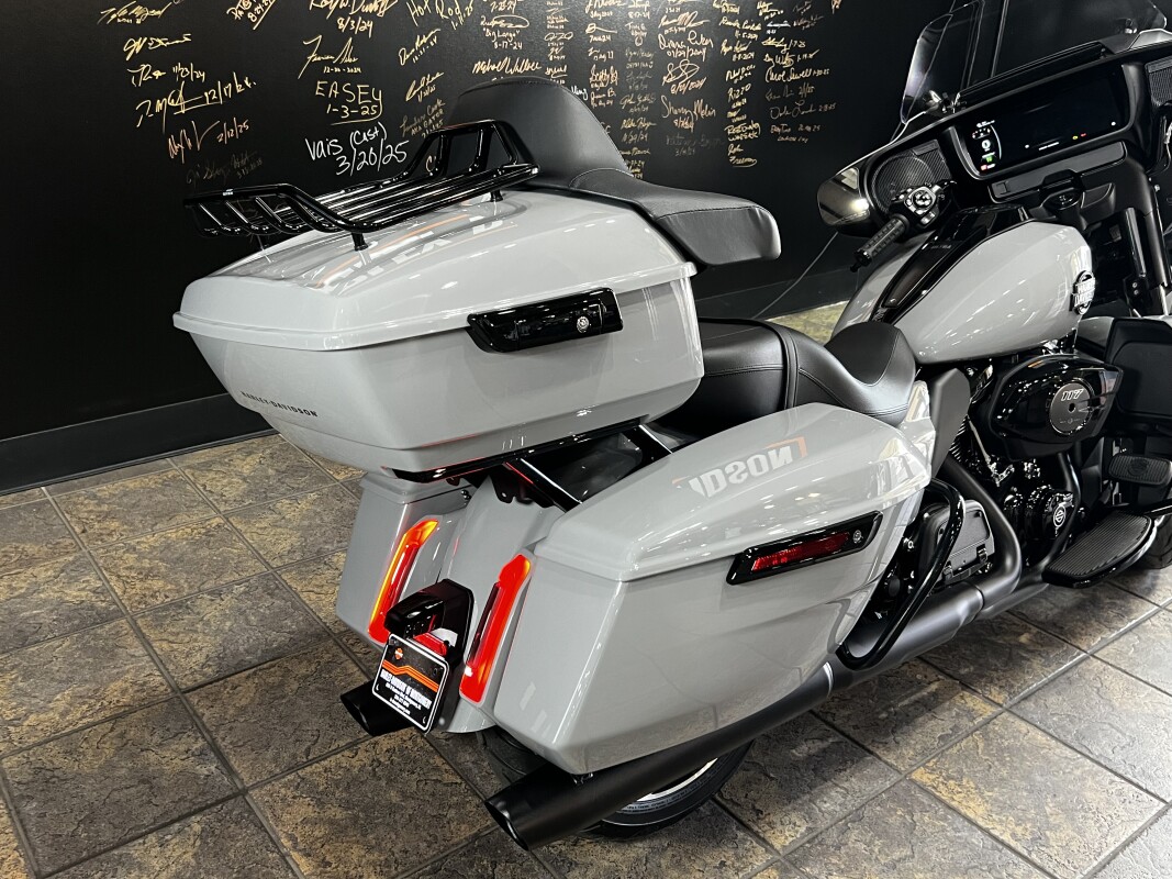 2025 Harley-Davidson Street Glide Ultra Billiard Gray - Black Finish - Photo 7
