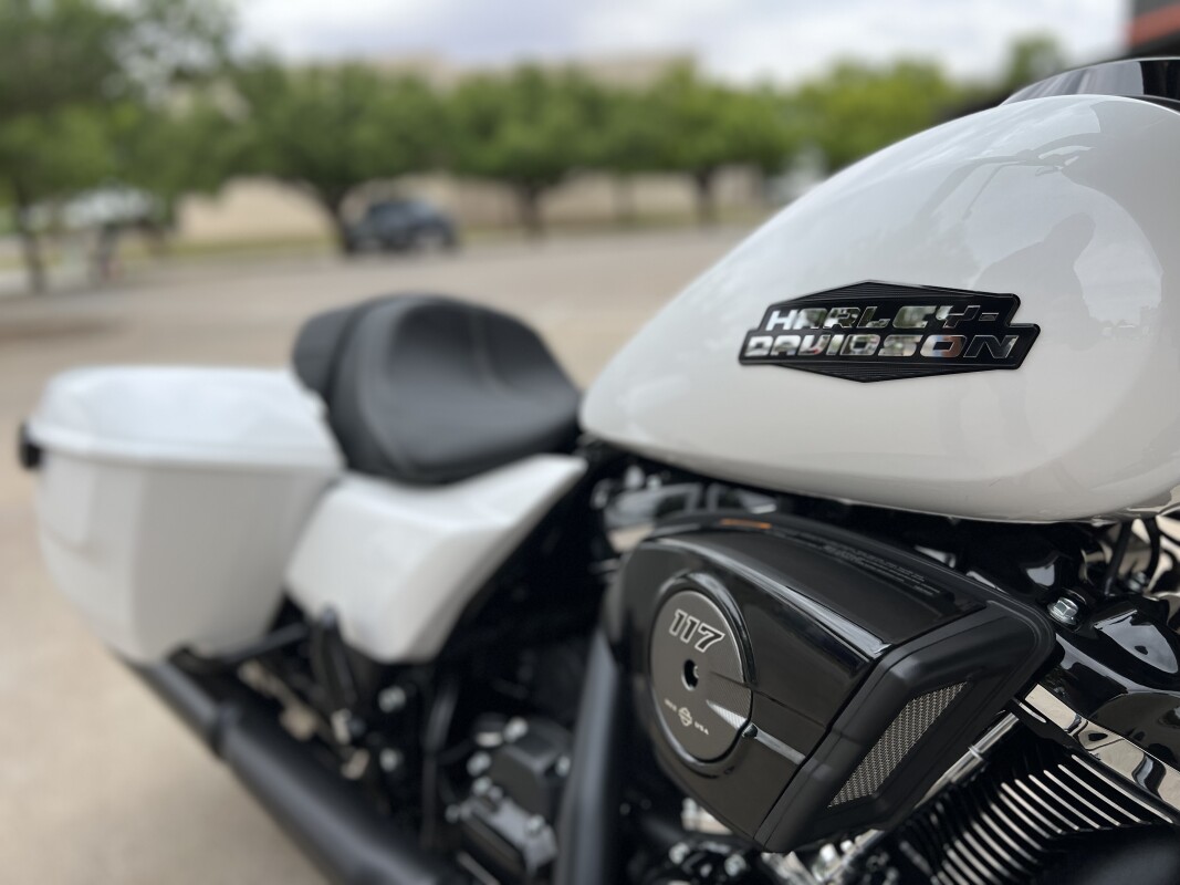 2025 Harley-Davidson Street Glide White Onyx Pearl - Black Finish - Photo 9