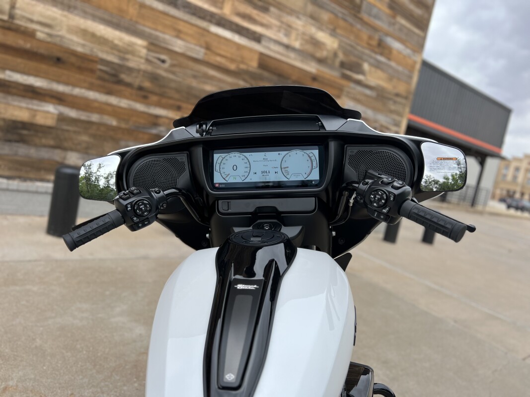 2025 Harley-Davidson Street Glide White Onyx Pearl - Black Finish - Photo 10