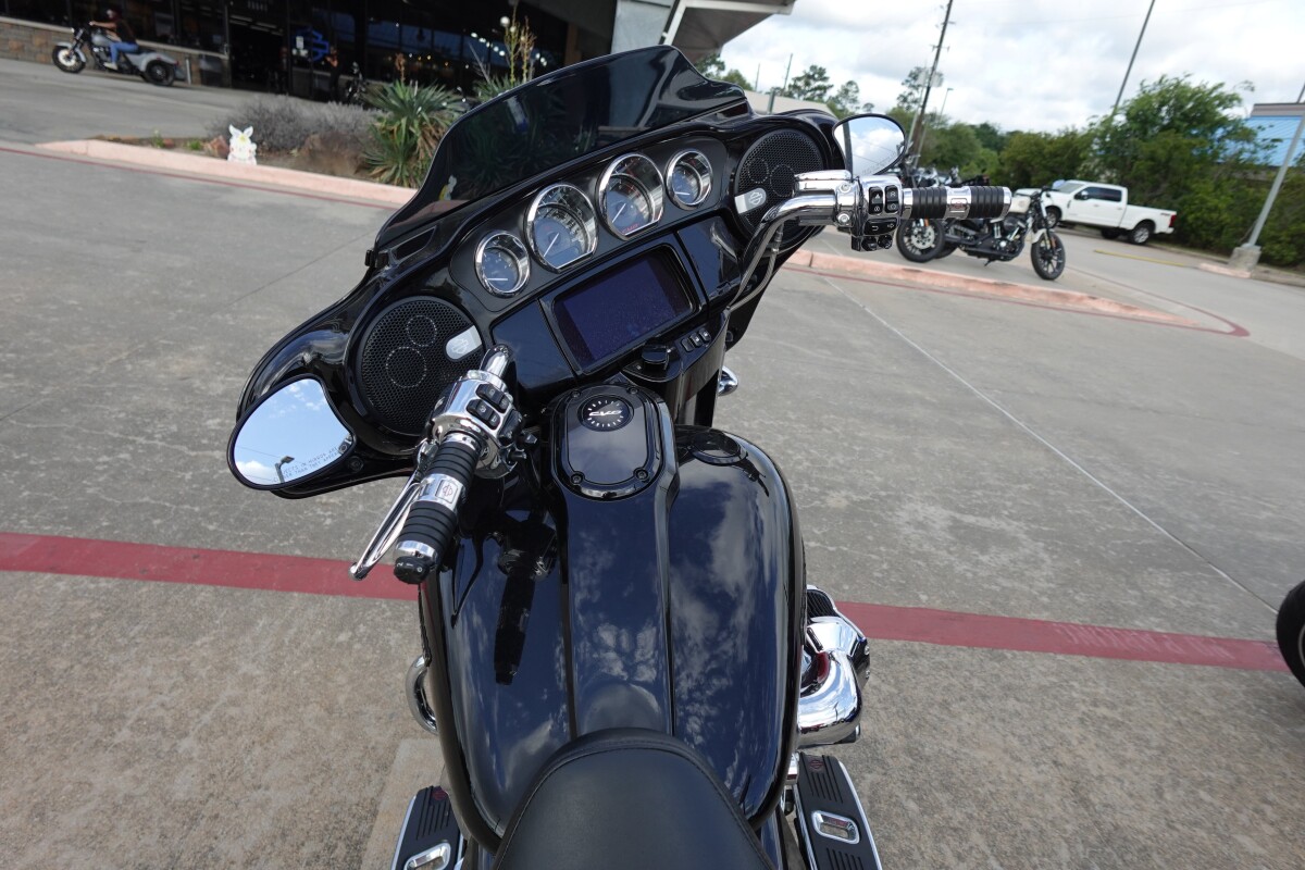 2021 Harley-Davidson CVO Street Glide FLHXSE - Photo 8