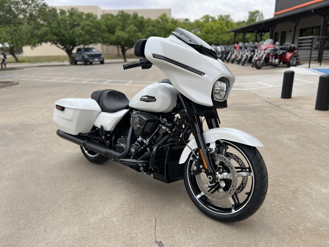 2025 Harley-Davidson Street Glide White Onyx Pearl - Black Finish - Photo 2