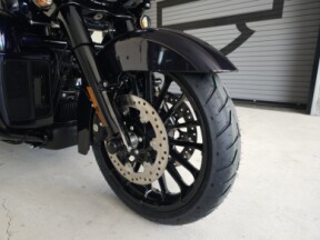 2025 Harley-Davidson<sup>®</sup> Tri Glide® Ultra thumb 1