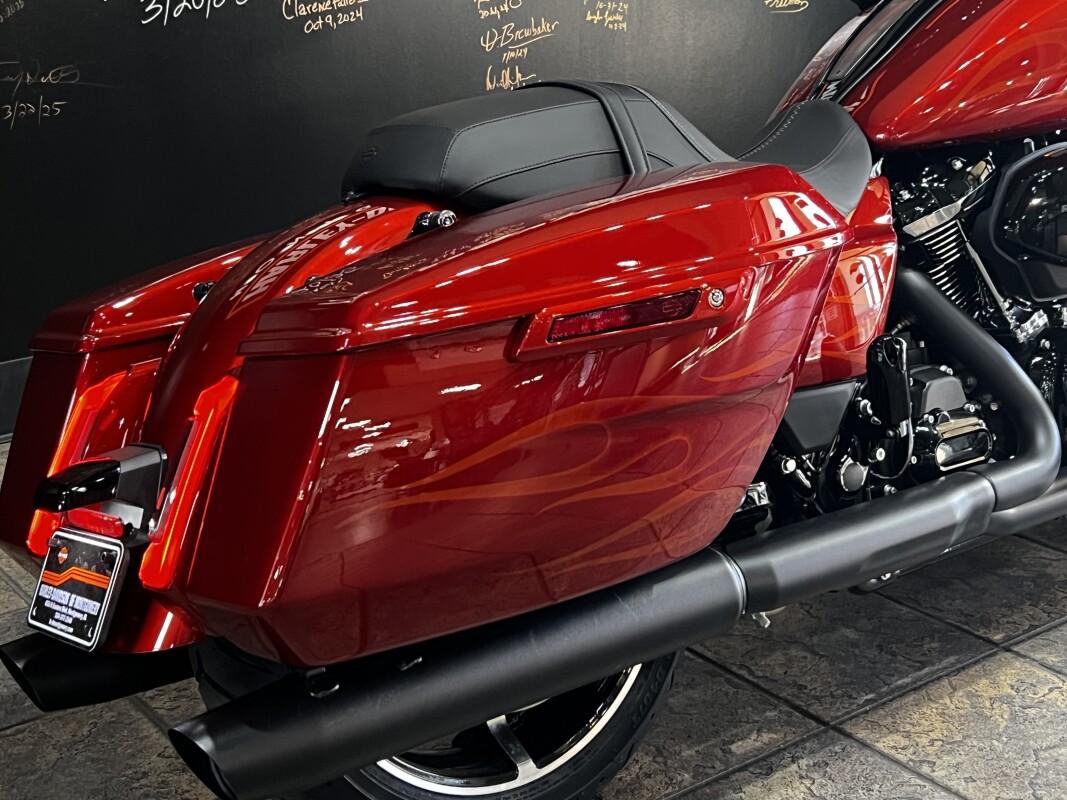 2025 Harley-Davidson Road Glide Whiskey Firestorm - Black Finish - Photo 5