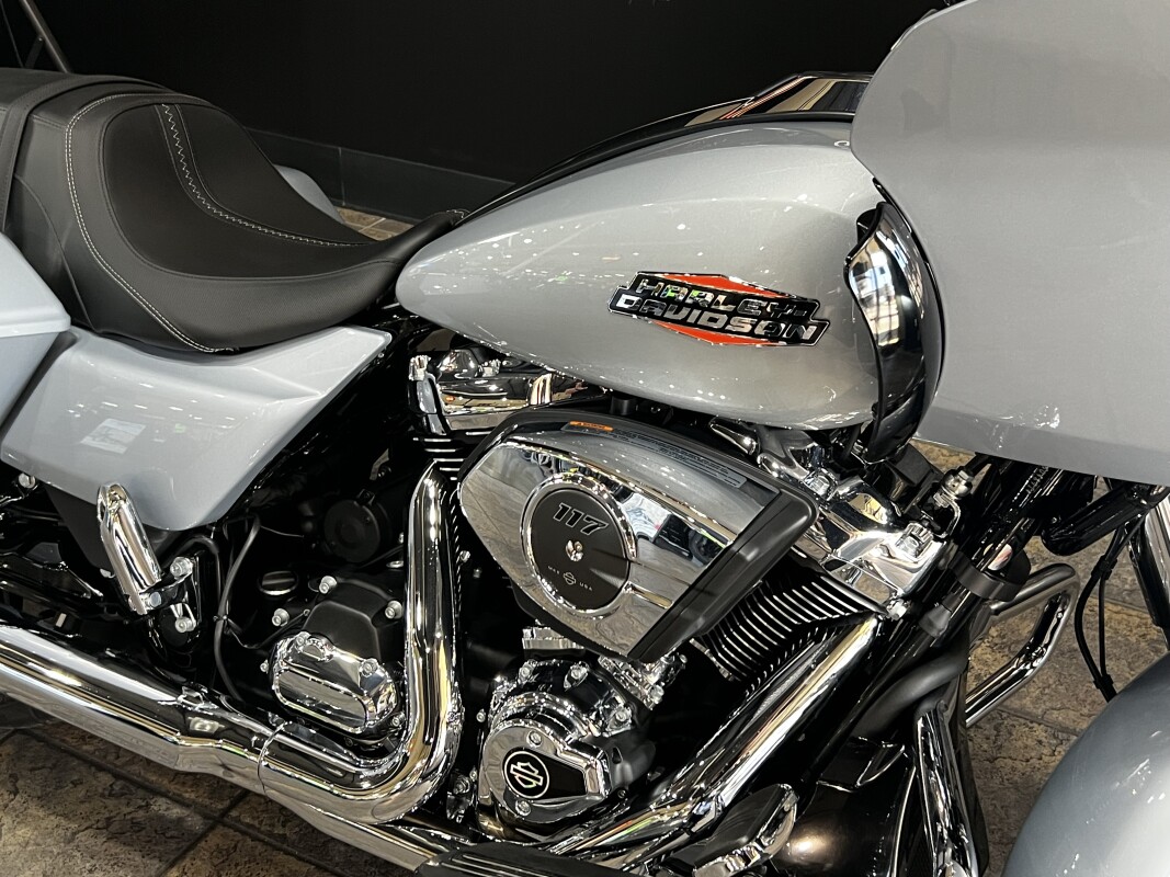 2025 Harley-Davidson Road Glide Atlas Silver Metallic - Photo 4