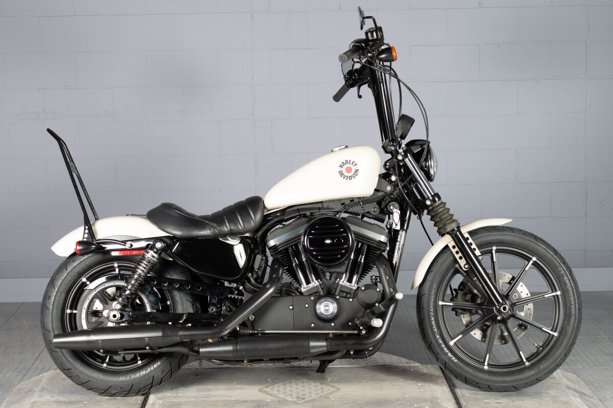 Harley-Davidson タンク ホワイト ストライプ付き　XL883C 2006 Harley-Davidson XL883L - 883cc Standard Equipment & Specs