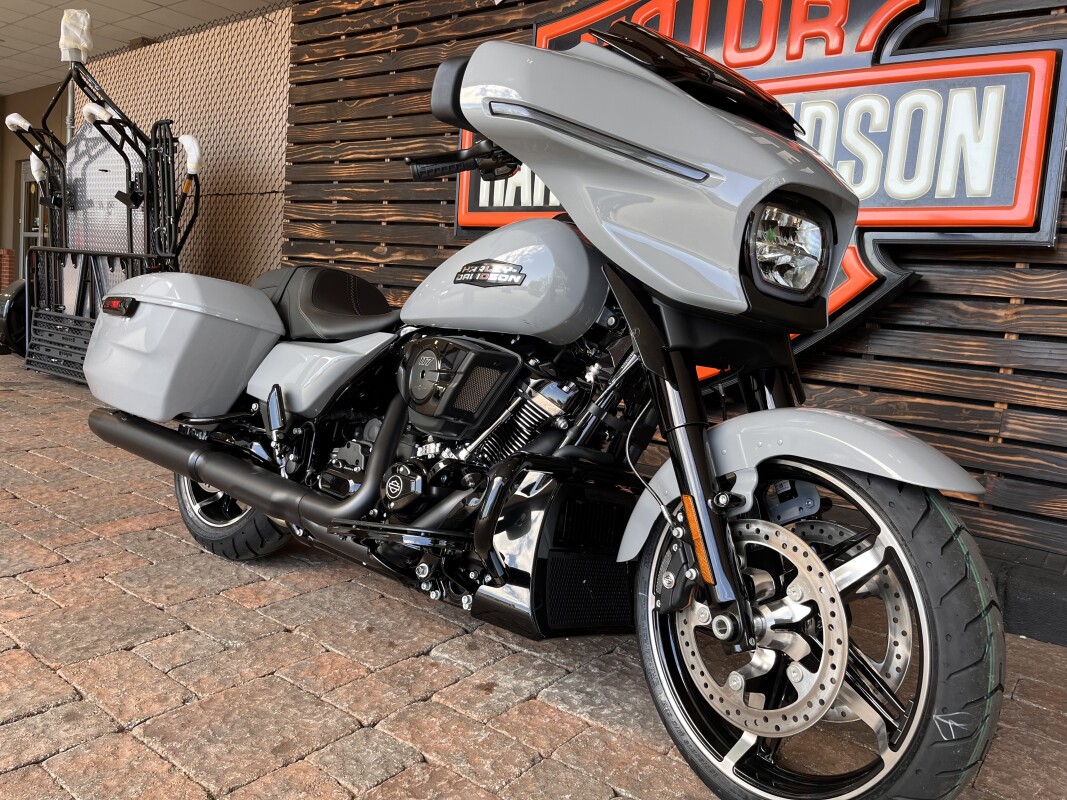 2025 Harley Davidson Street Glide FLHX - Photo 8
