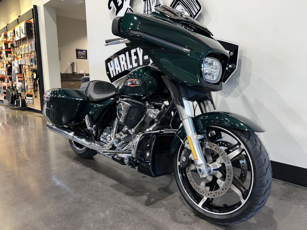 2024 Harley-Davidson Street Glide FLHX - Photo 2