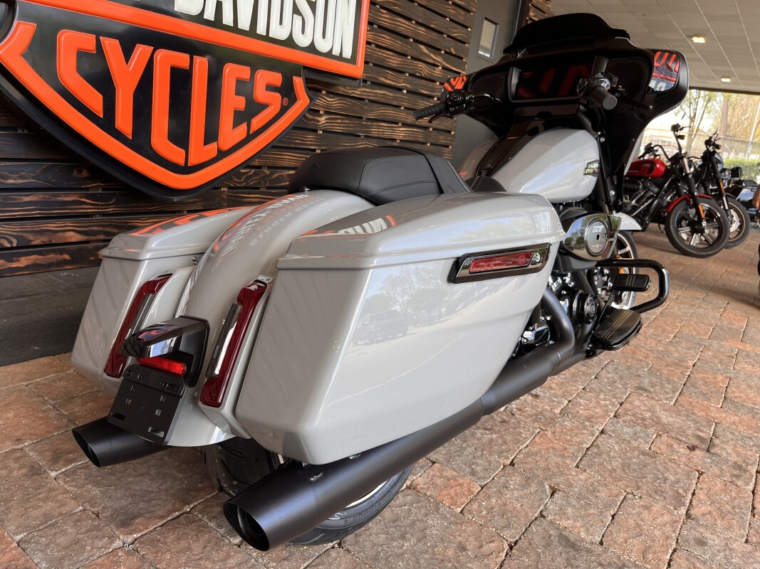 2025 Harley Davidson Street Glide FLHX - Photo 2