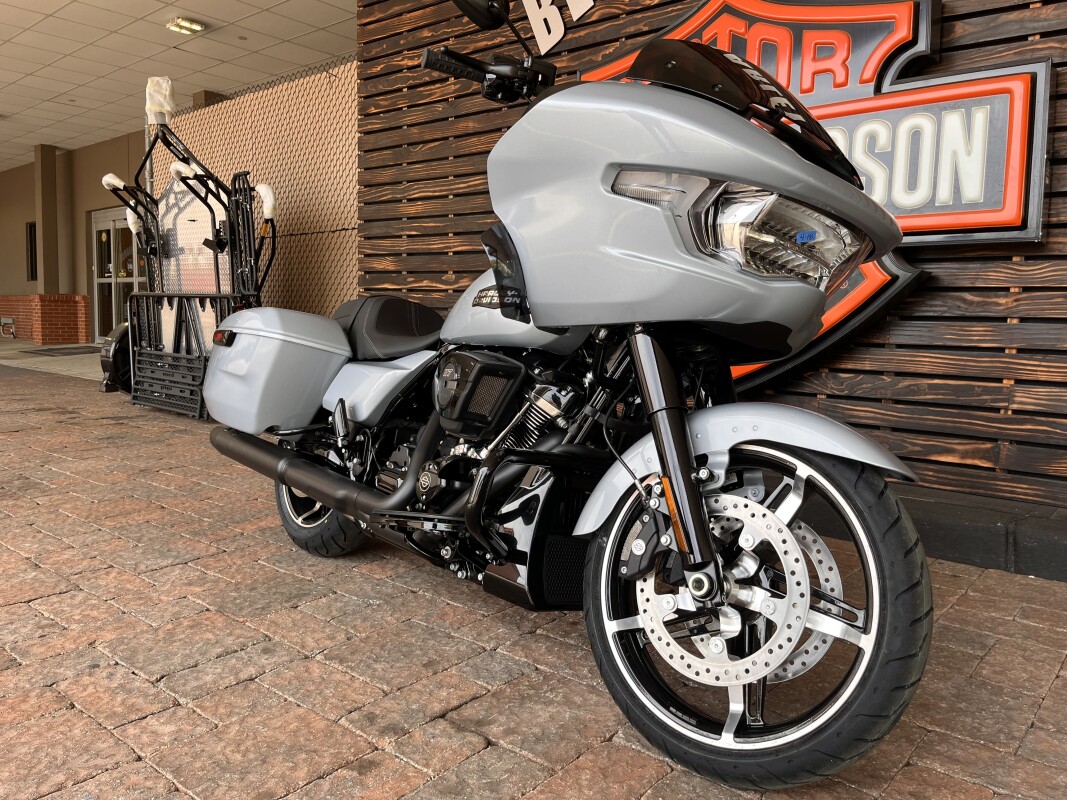 2025 Harley Davidson Road Glide FLTRX - Photo 4