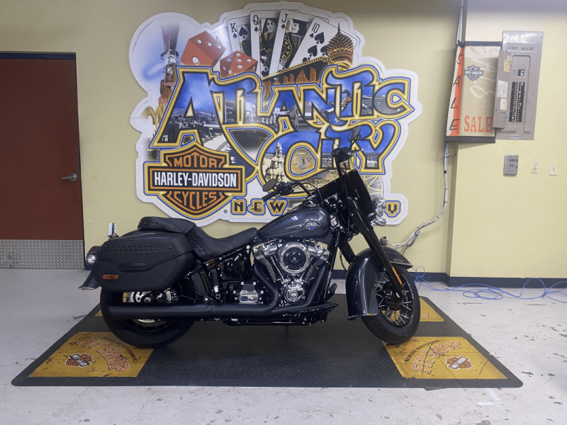 2025 Harley-Davidson<sup>®</sup> Heritage Classic® Iron Horse Metallic