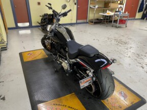2025 Harley-Davidson<sup>®</sup> Breakout® Vivid Black (Chrome Finish w/ Cast Wheels) thumb 2