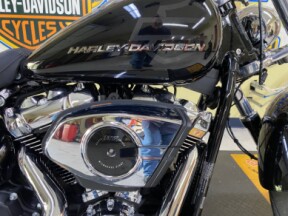 2025 Harley-Davidson<sup>®</sup> Breakout® Vivid Black (Chrome Finish w/ Cast Wheels) thumb 1