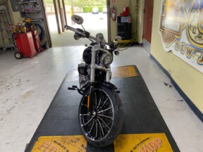 2025 Harley-Davidson<sup>®</sup> Breakout® Vivid Black (Chrome Finish w/ Cast Wheels) thumb 3