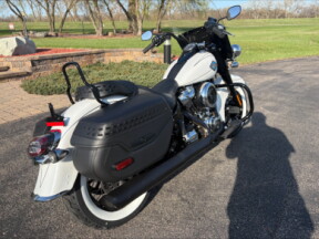2025 Harley-Davidson<sup>®</sup> Heritage Classic White Onyx Pearl - Black Finish thumb 0