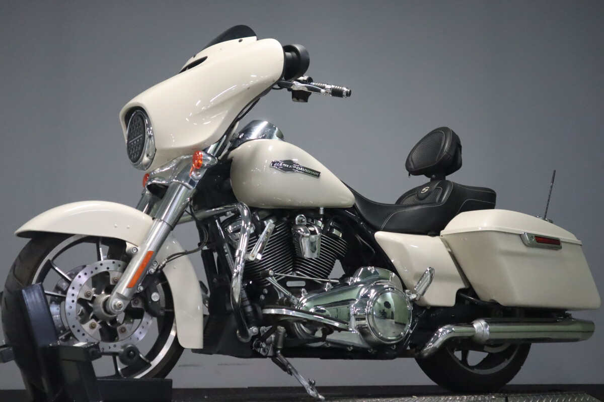 2022 Harley-Davidson Street Glide FLHX - Photo 4