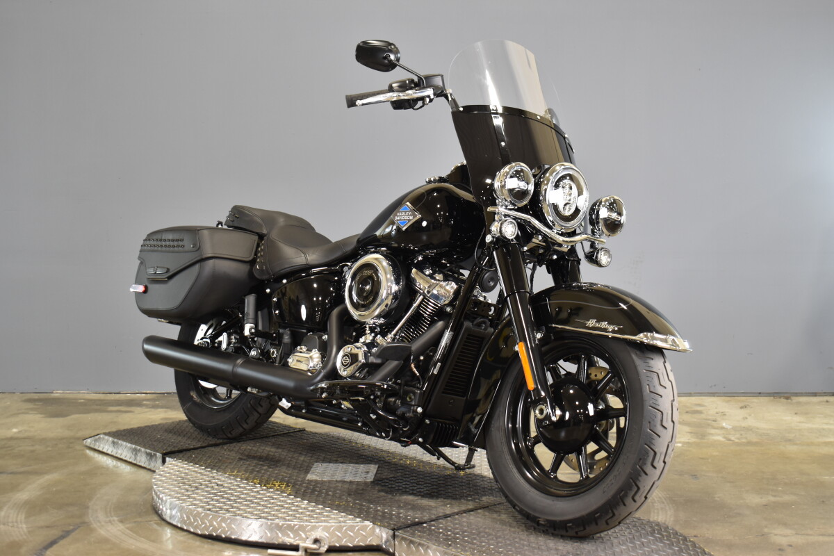 2025 Harley-Davidson Heritage Classic FLHC - Photo 2