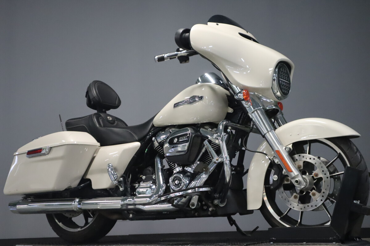 2022 Harley-Davidson Street Glide FLHX - Photo 2