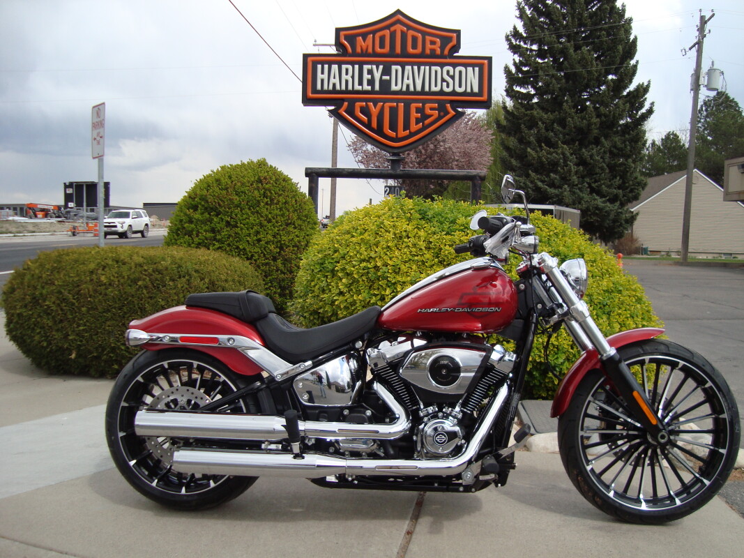 2025 Harley-Davidson® Breakout™ Brilliant Red | Snake Harley-Davidson®