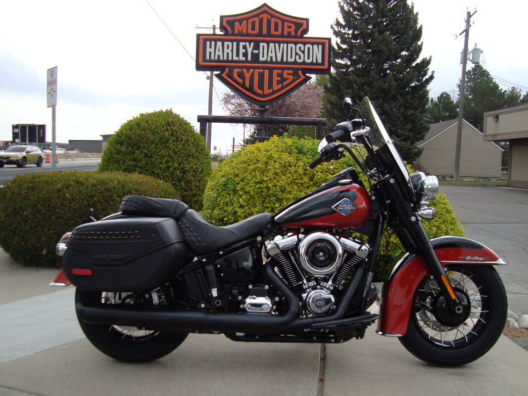 2025 Harley-Davidson Heritage Classic Whiskey Fire / Vivid Black