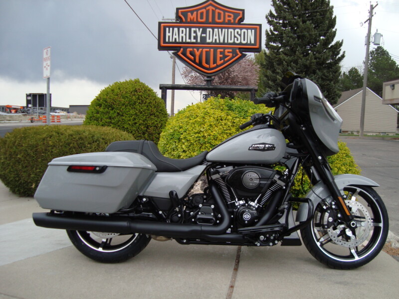 2025 Harley-Davidson<sup>®</sup> Street Glide® Billiard Gray - Black Finish