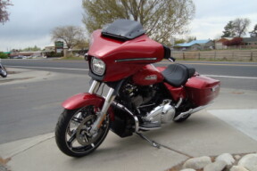 2025 Harley-Davidson<sup>®</sup> Street Glide® Brilliant Red thumb 2